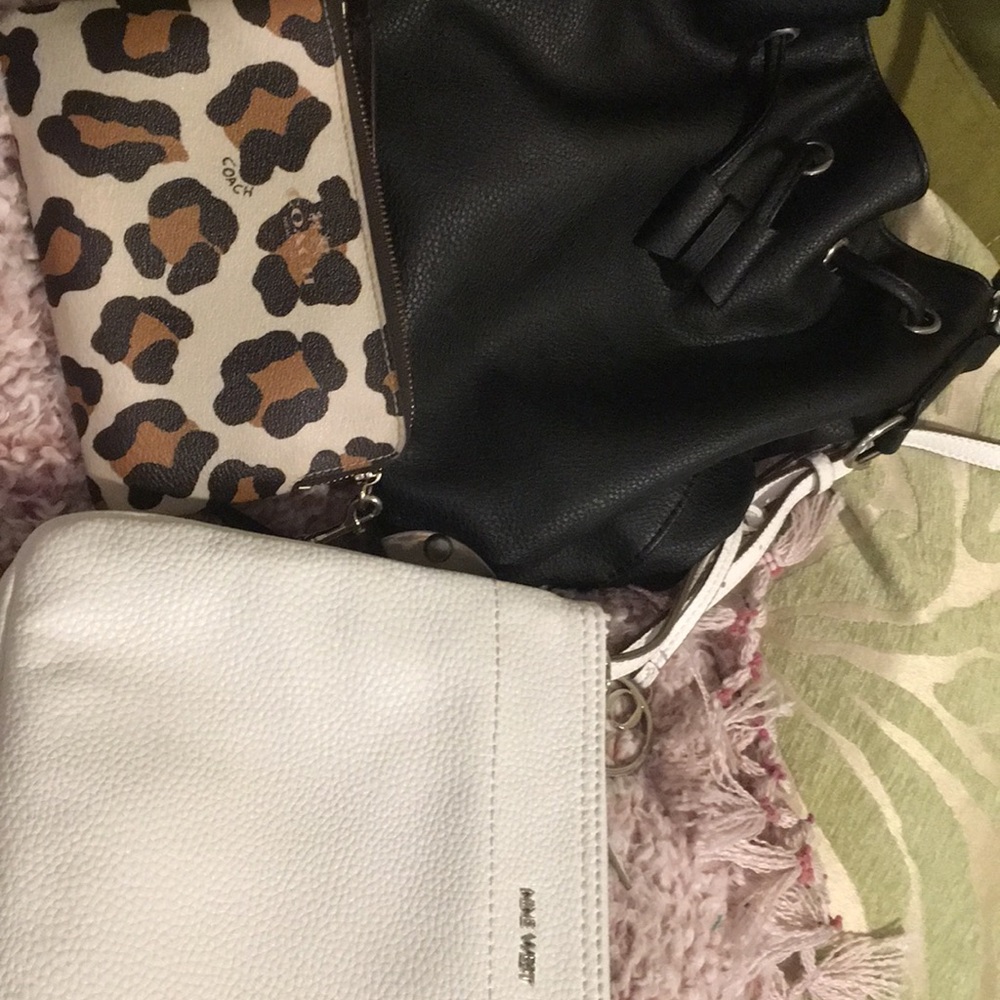 Handbags - Picture 2 of 3